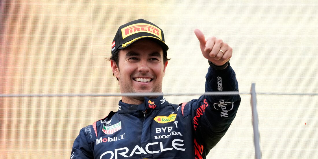 "Checo" Pérez celebra el tercer lugar obtenido en Austria
