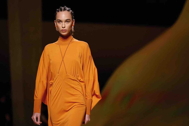 La mayoría de las prendas de Hermès son de color terroso para recordar al desierto.