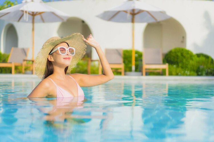 Después de estar en una alberca ponte otra vez bloqueador.