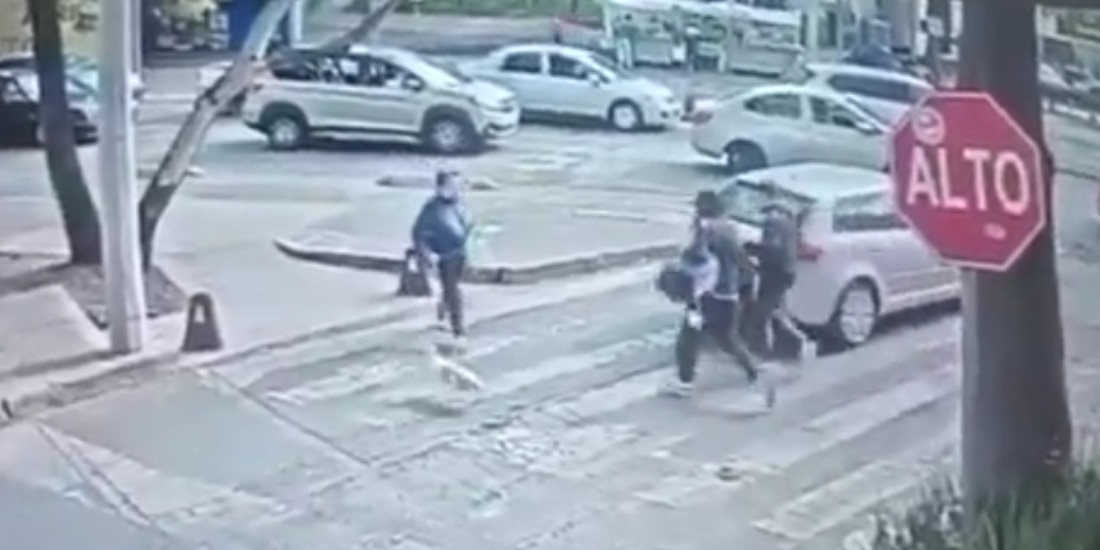 Ladrones rompen vitrinas y roban celulares en Sanborns de Metrópoli Patriotismo