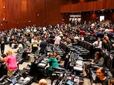Diputados avalan deuda por 1.7 bdp; oposición rechaza pago de intereses