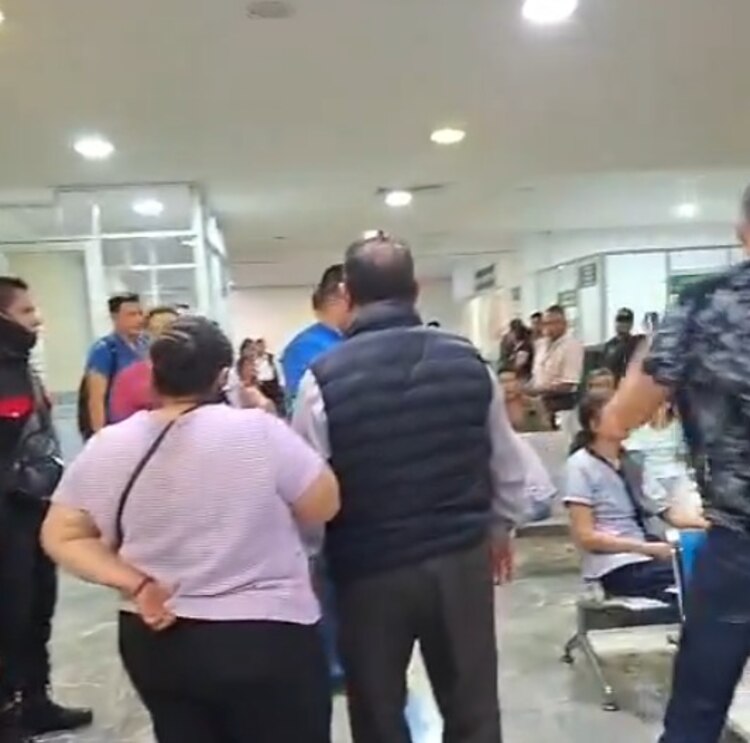 Las detonaciones de arma de fuego causaron pánico entre la gente que estaba en el hospital.