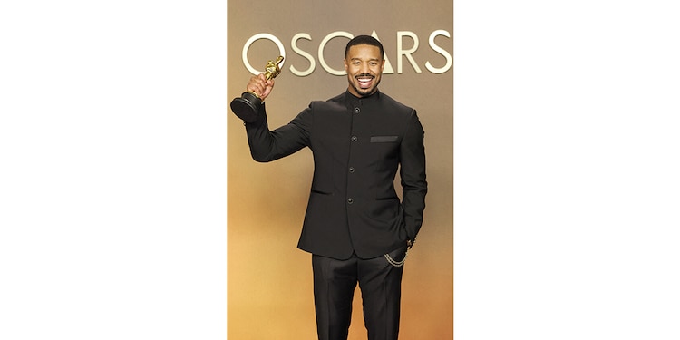 MICHAEL B. JORDAN con su Oscar a Mejor Actor.