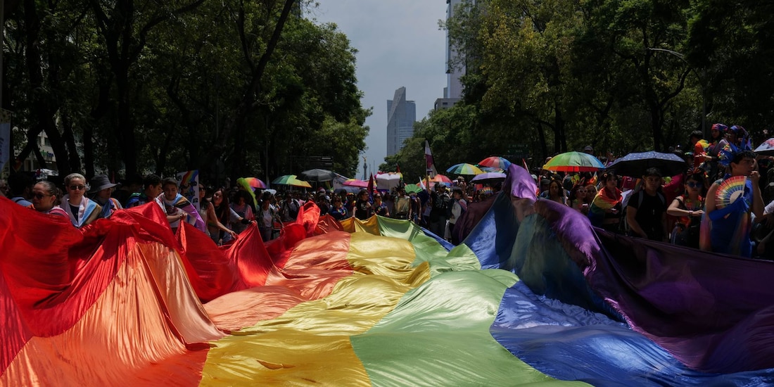 Aspecto de una marcha del Orgullo LGBT+ en CDMX.