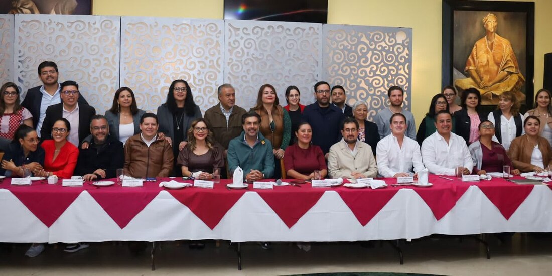 Alcaldes y diputados de Morena refrendan su compromiso con la Cuarta Transformación.