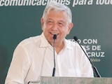 AMLO pide a trabajadores de CFE colocar antenas para trasmitir internet a México.