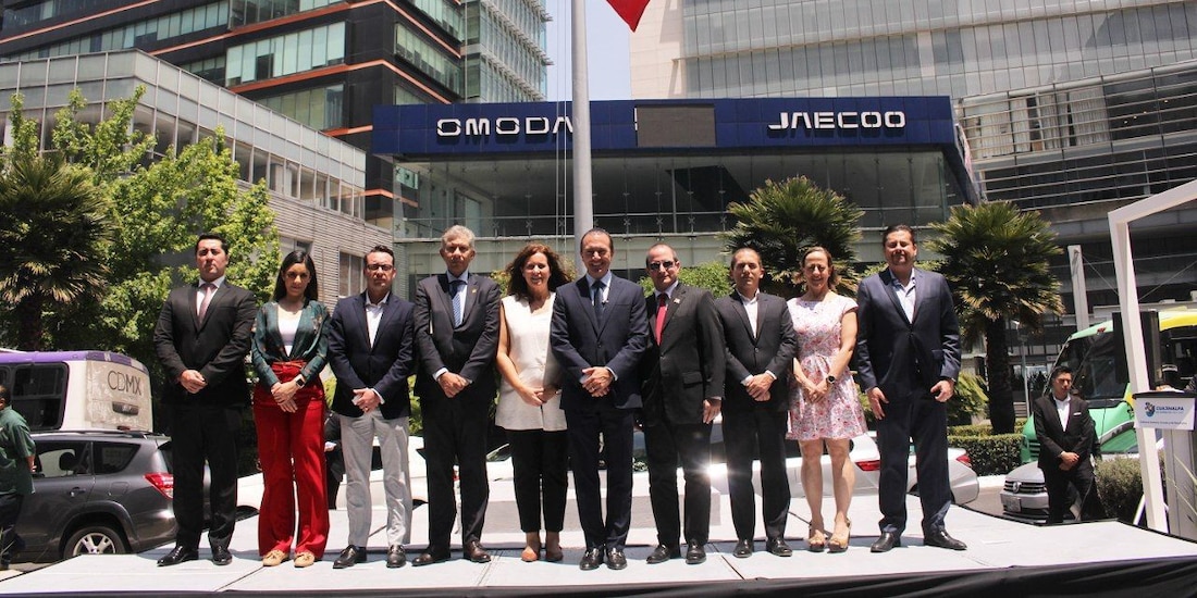 Se estrechan lazos económicos con otros países.