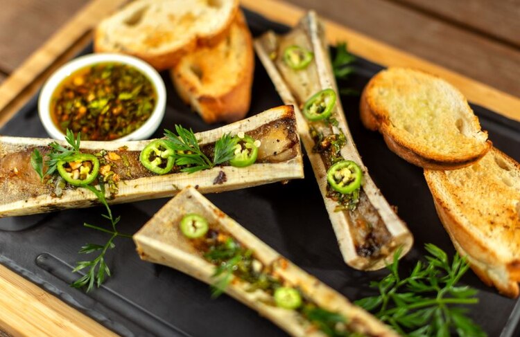 Tuétanos a las brasas