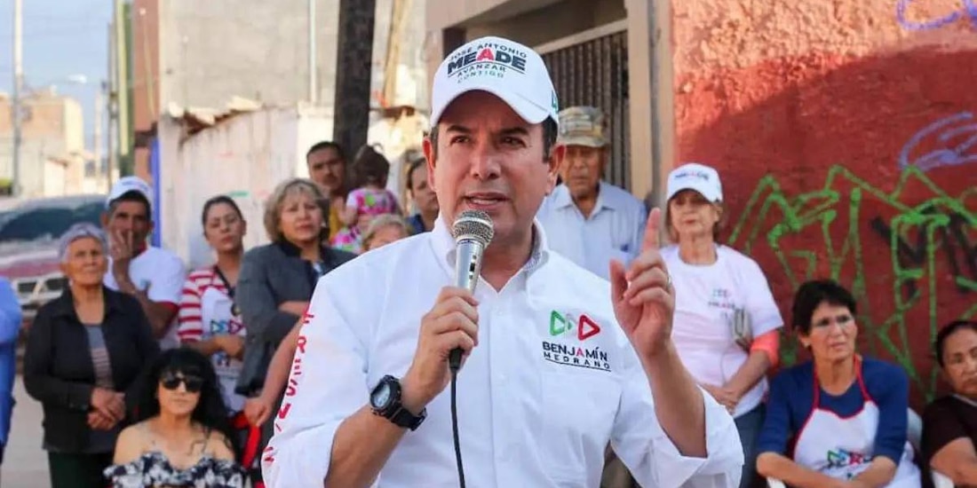 Un reporte emitido a las frecuencias de seguridad pública confirmó que el exalcalde del PRI ya no contaba con signos vitales en el lugar del ataque.