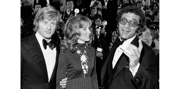 Robert Redford, su esposa Lola y el director Sydney Pollack, durante el Festival de Cine de Cannes, en 1972.