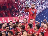 Jugadores del Toluca festejan con el trofeo de la Liga MX.