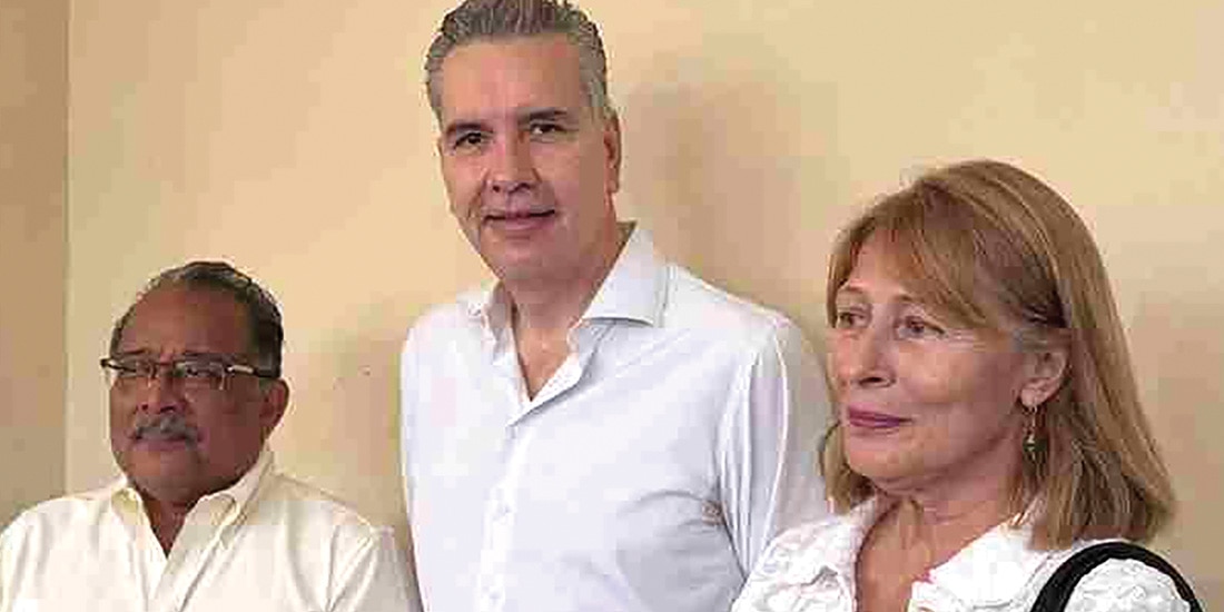 Tatiana Clouthier con Andrés Mijes (izq.) y Waldo Fernández, ayer.