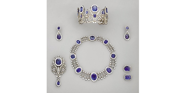 El emblemático juego de zafiros que perteneció a la reina Hortensia y, posteriormente, a la reina María Amelia.
