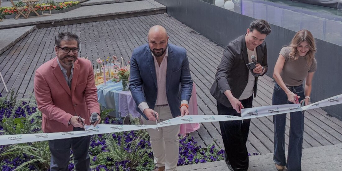 Directivos y embajadores de la marca inauguran el Galaxy Experiences