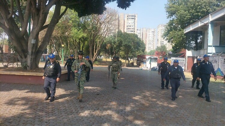 Elementos de seguridad realizan recorridos a pie por colonias de Coyoacán e Iztapalapa.