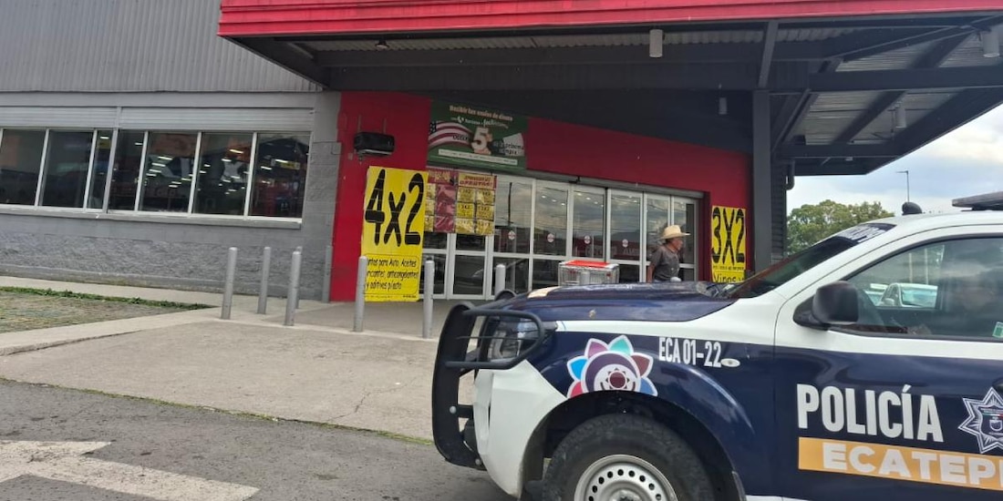 Encuentran a hermanitos ocultos en supermercado de Ecatepec.
