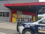 Encuentran a hermanitos ocultos en supermercado de Ecatepec.