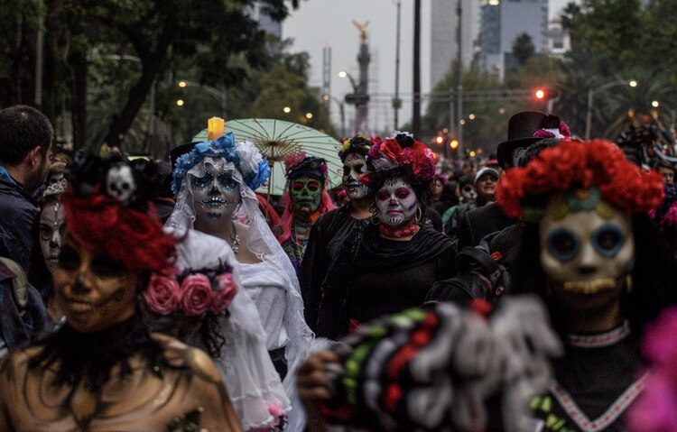 Mega Procesión de Catrinas se lleva a cabo en la Ciudad de México desde el 2014.