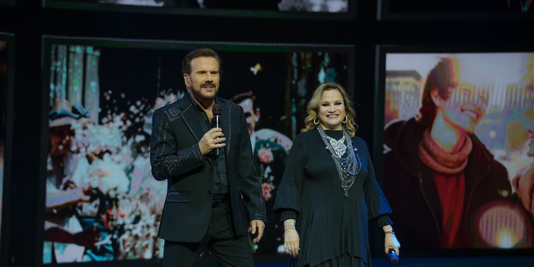 Pimpinela ofreció una noche llena de pasión como parte de su gira Noticias del Amor, en el Auditorio Nacional.