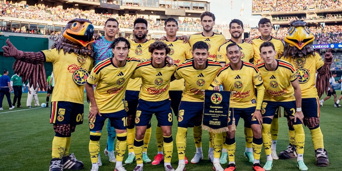 Jugadores del América antes de un partido amistoso en Estados Unidos