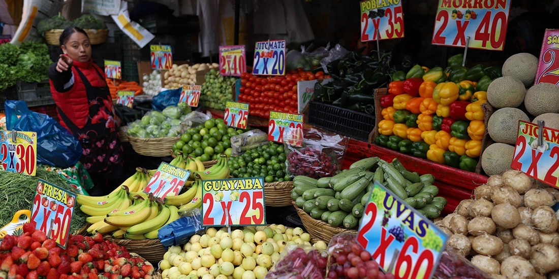 Frutas y verduras sacan inflación del rango objetivo; alcanza 4.02%