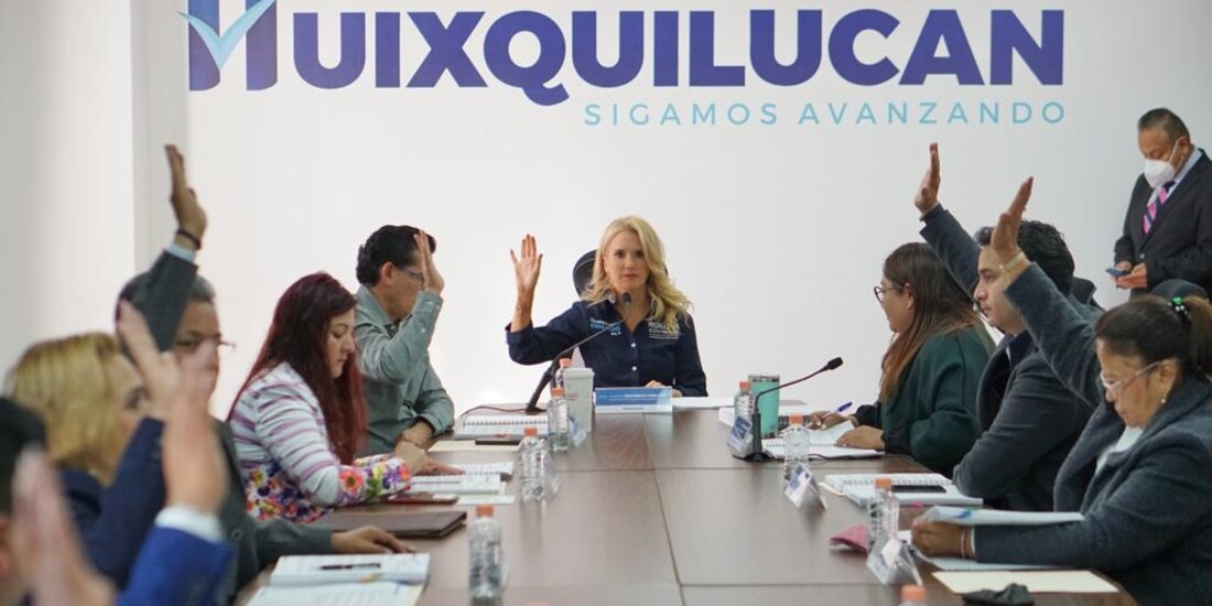 Autoridades de Huixquilucan, encabezadas por la alcaldesa, Romina Contreras Carrasco.
