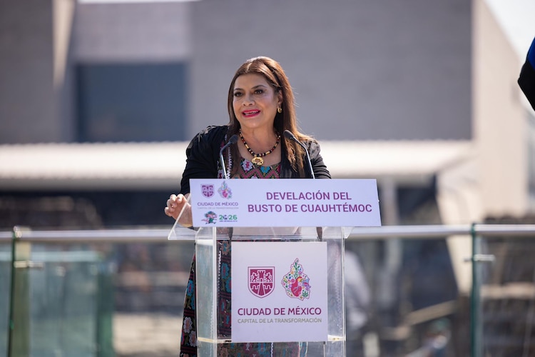 La Jefa de Gobierno, Clara Brugada, encabeza la ceremonia de honores fúnebres al último tlatoani mexica, Cuauhtémoc.