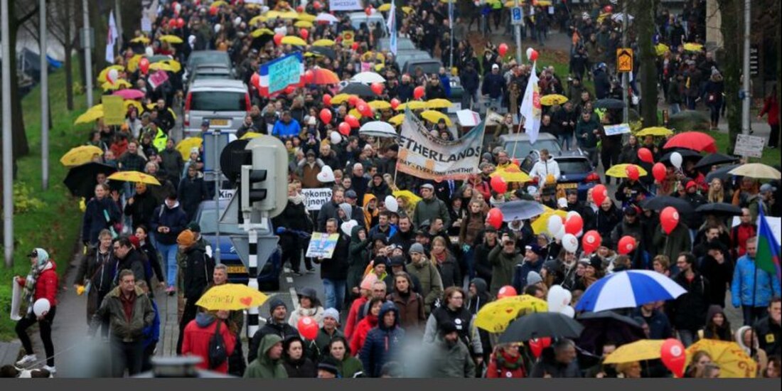 En la ciudad central holandesa de Utrecht protestan contra las nuevas restricciones por coronavirus