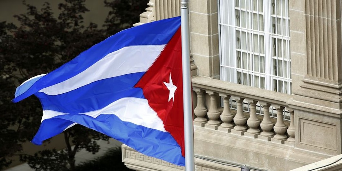 Bandera de Cuba en su Embajada en Estados Unidos, en una fotografía ilustrativa.