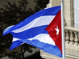 Bandera de Cuba en su Embajada en Estados Unidos, en una fotografía ilustrativa.