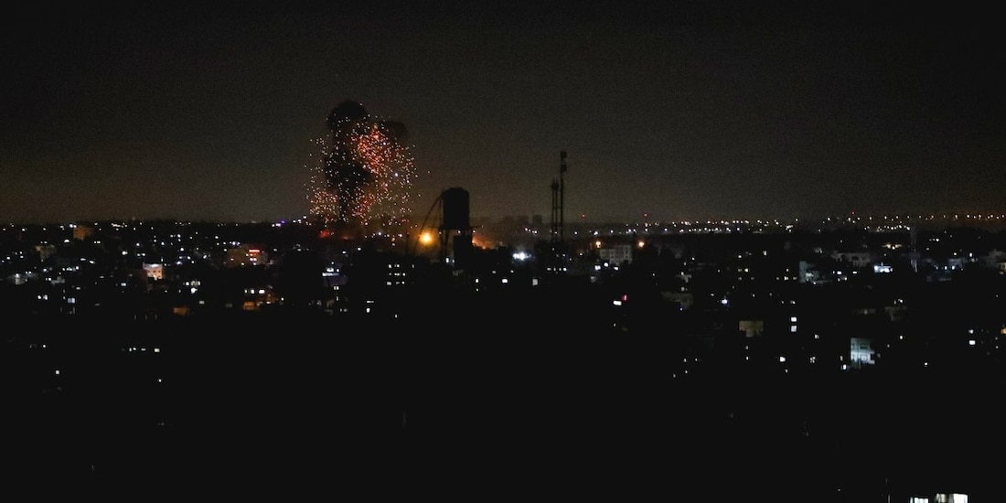 "Aviones de combate atacaron un sitio de lanzamiento de cohetes y completos militares”, señalaron las Fuerzas Armadas del nuevo Gobierno de Naftali Bennett.