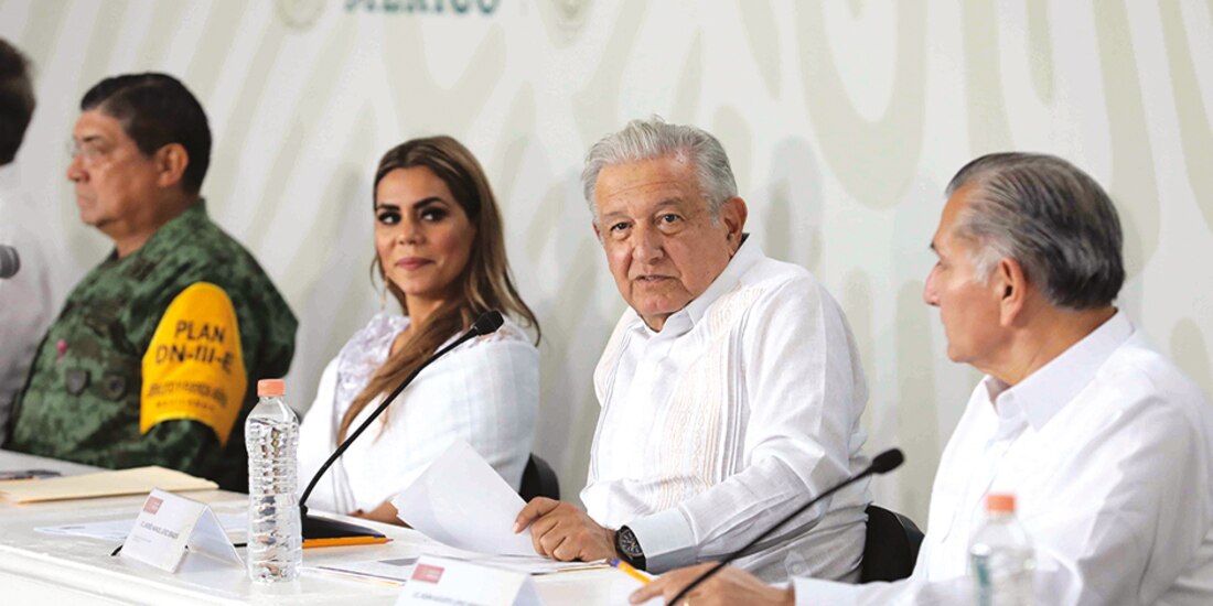De izq. a der.: el titular de Sedena, Luis Cresencio Sandoval, la gobernadora de Guerrero, Evelyn Salgado, el Presidente López Obrador, y el titular de Segob, Augusto López.