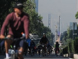Ciclistas en Paseo de la Reforma, ayer.