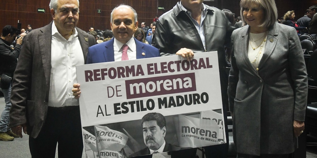 Al centro, el senador priista Manuel Añorve, quien califica la reforma electoral como "Ley Maduro".