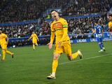 Robert Lewandowski del Barcelona celebra tras anotar el primer gol de su equipo en el encuentro ante el Alavés