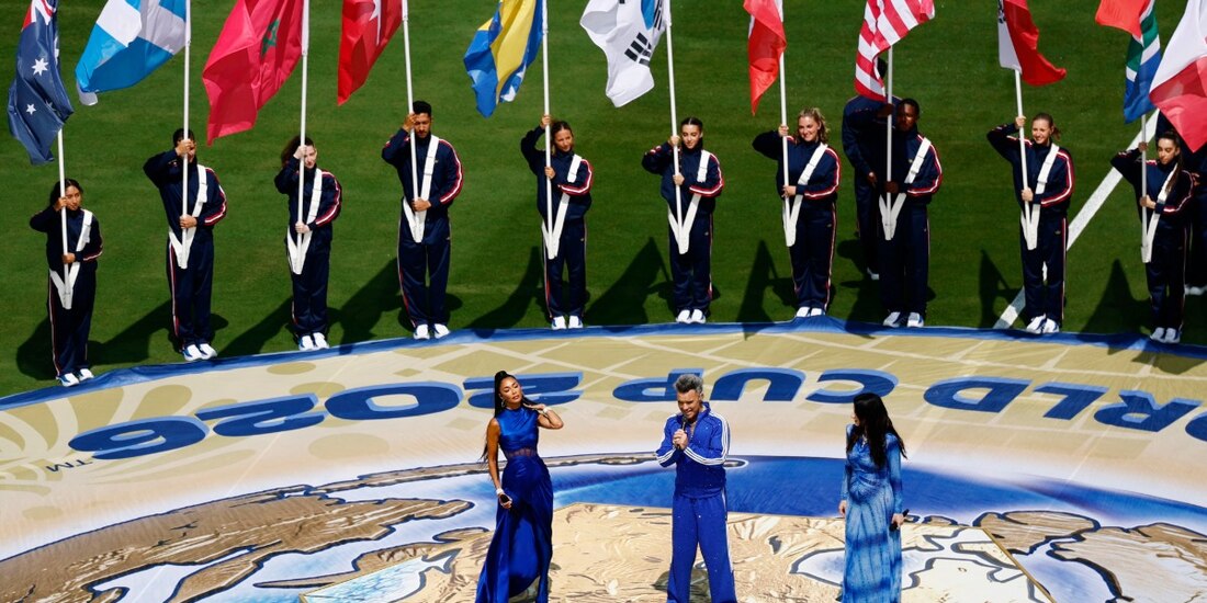 Así fue la participación de Robbie Williams y Laura Pausinni en la clausura del Mundial 2026