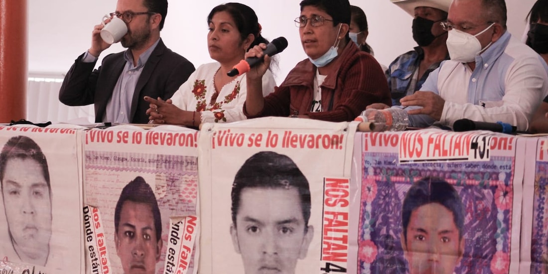 Padres de los 43 normalistas de Ayotzinapa.
