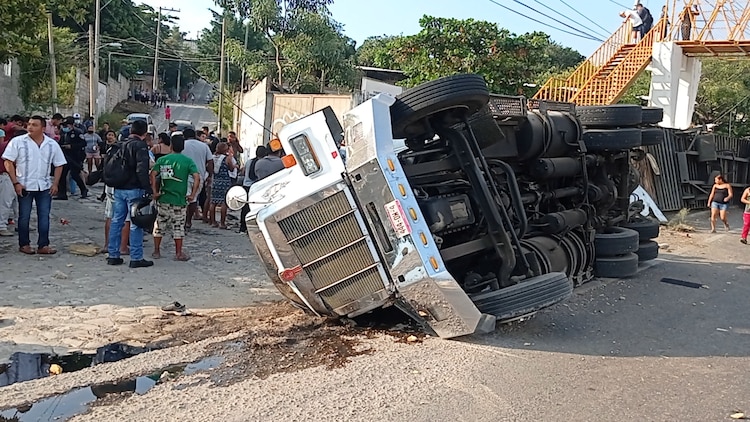 El 9 de diciembre de 2021, 56 migrantes perdieron la vida tras la volcadura de un tráiler.