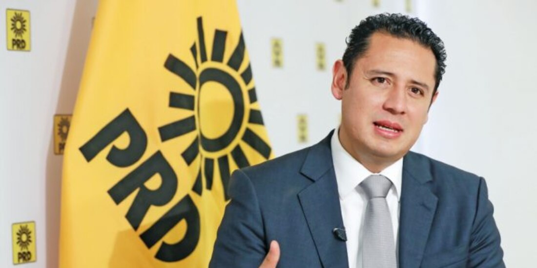 Ángel Ávila, representante perredista ante el INE.