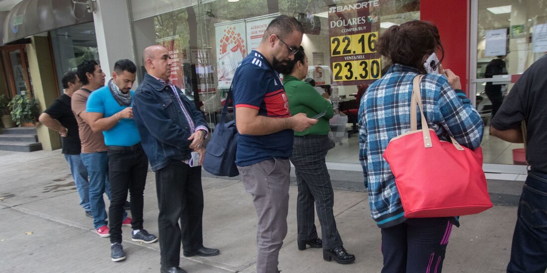 Diferir el pago de quincenas busca evitar que se hagan filas en los bancos para evitar que las personas se contagien de SARS.COV-2.