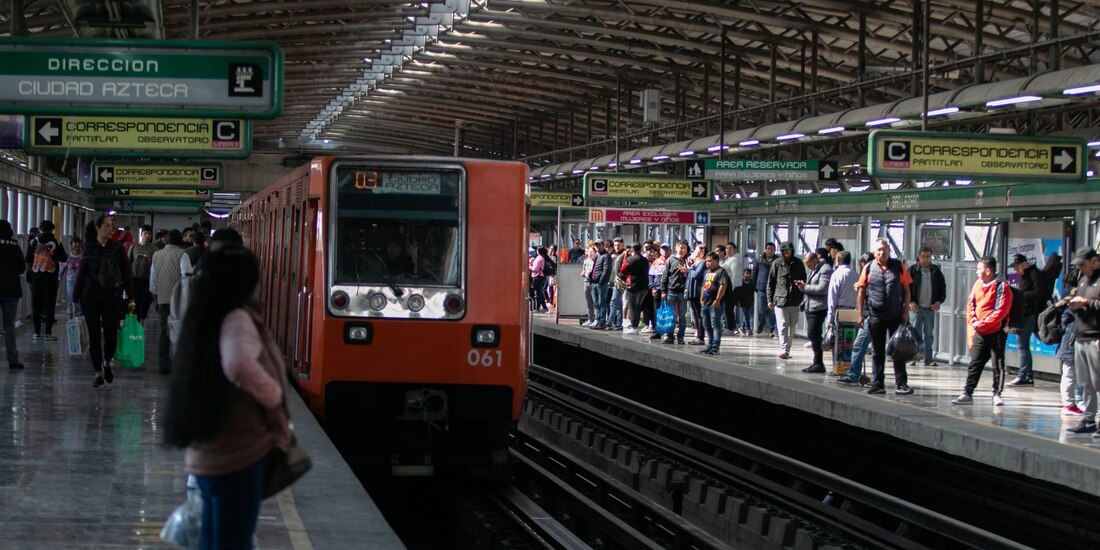 Reportan retrasos en la Línea B del Metro.