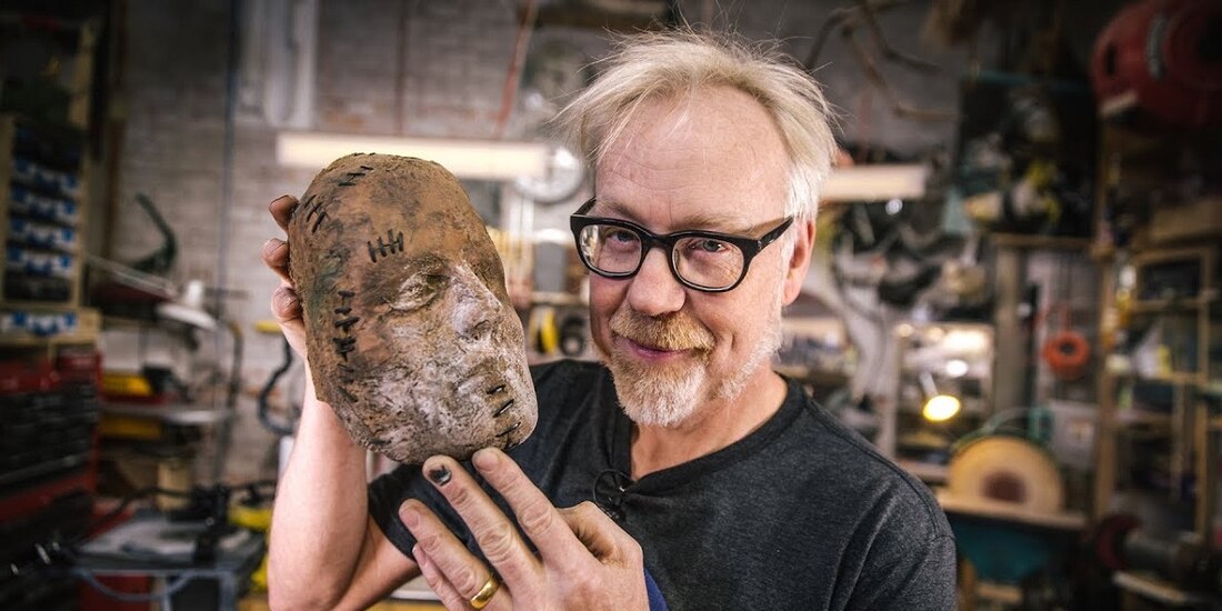 Participa Adam Savage, experto en efectos especiales.