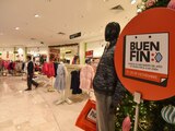 TOLUCA, ESTADO DE MÉXICO, 09NOVIEMBRE2020.- En centros comerciales y tiendas de diversos giros iniciaron a recibir a clientes que aprovechan los descuentos del Buen Fin, autoridades hacen un llamado para que se eviten las aglomeraciones para evitar contagios por COVID-19. FOTO: CRISANTA ESPINOSA AGUILAR /CUARTOSCURO.CON