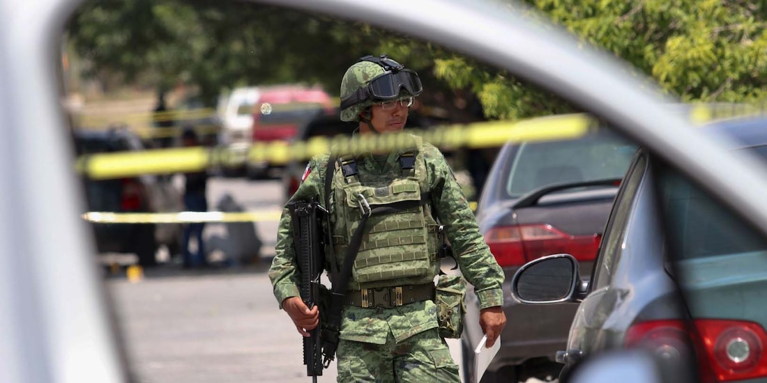 Autoridades resguardan escena del crimen en Coahuila.