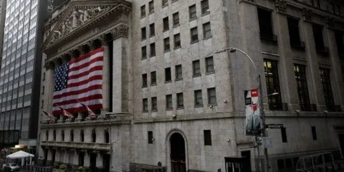 Moody’s recorta calificación a bancos de Estados Unidos.