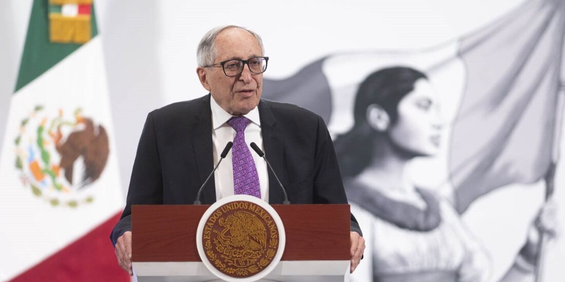 El secretario de Salud, David Kershenobich, ayer en conferencia de prensa.