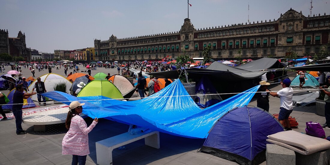 La CNTE instaló ayer un plantón en el Zócalo.