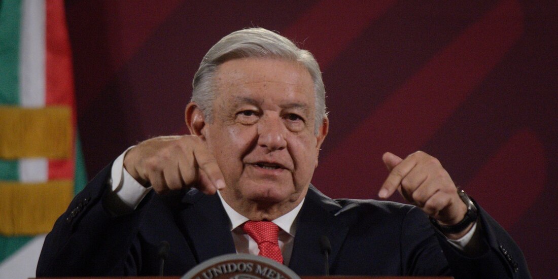 El Presidente de México, Andrés Manuel López Obrador, durante un conferencia de prensa matutina en Palacio Nacional el 5 de abril de 2023