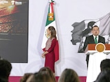 LA MANDATARIA federal y Julio César León, ayer, en conferencia.