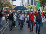 Integrantes de FRENA protestaron afuera de la sede del Senado.